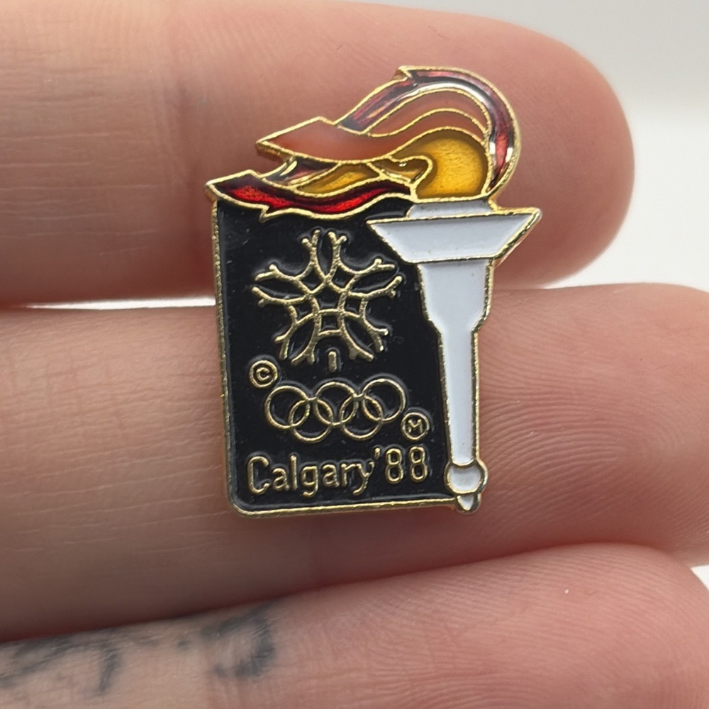 1988 Calgary Winter Olympics Olympic Torch Lapel Hat Pin